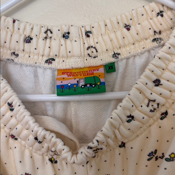 Strawberry Western women’s floral bloomer sweatpants size XS - Picture 2 of 3
